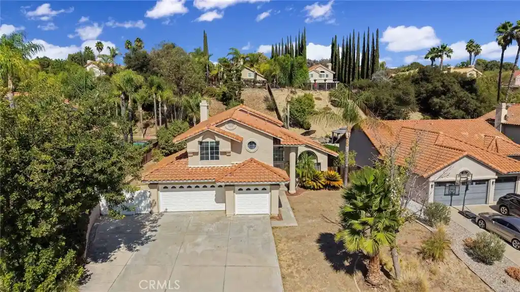 Single family home for sale at 40372 Calle Medusa, Temecula, CA 92591 | MLS# TR26219950