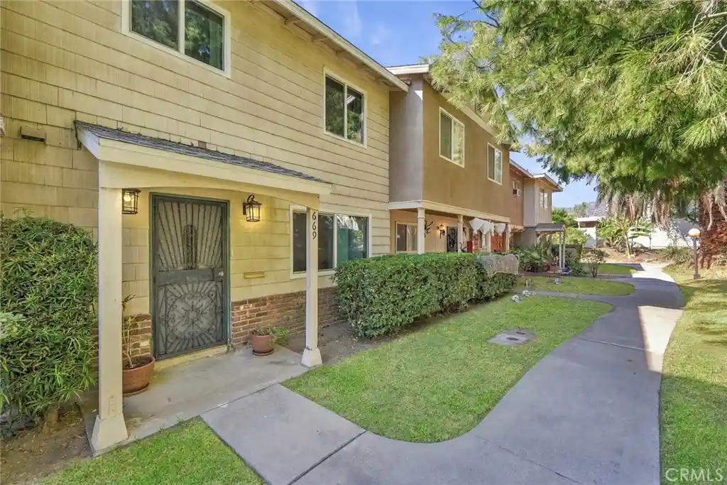 Condo for sale at 669 E Matchwood Pl, Azusa, CA 91702 | MLS# DW26211675