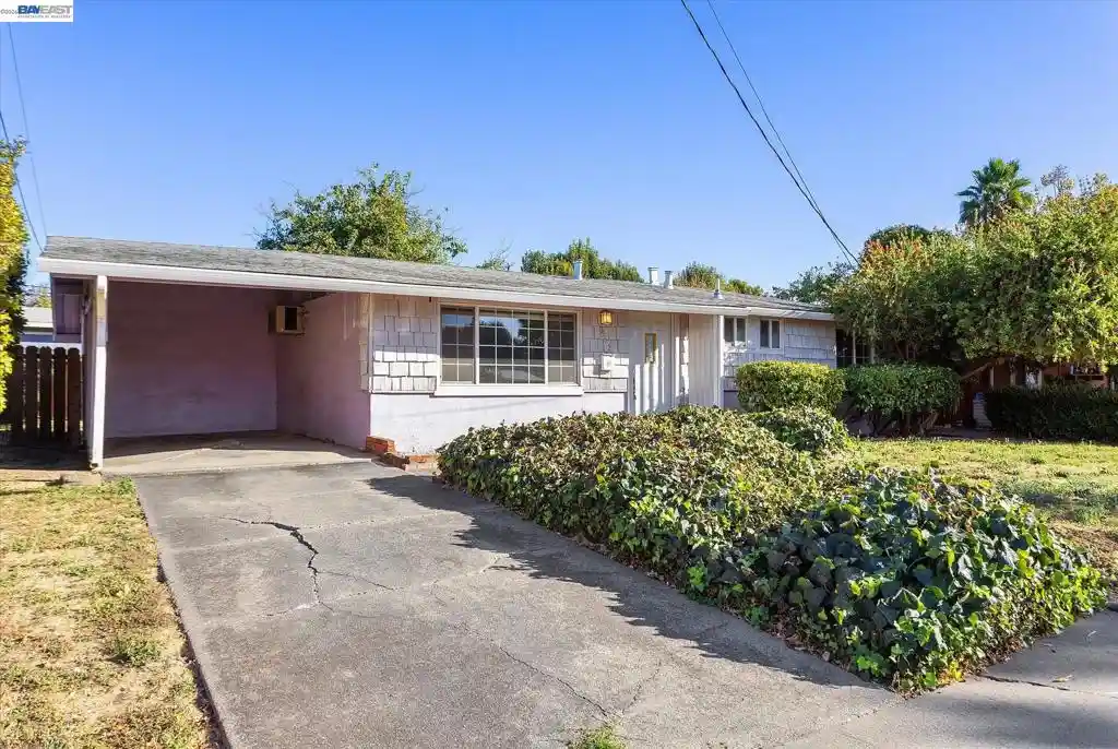 Photo 1 of Single family home for sale at 3042 Chrisland Ct, Concord, CA 94520 | MLS# 41151070 | Listing updated on 2026-10-30