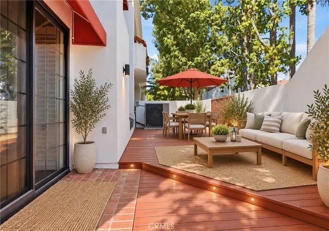 Photo 4 of Townhouse for sale at 19481 Pompano Ln #112, Huntington Beach, CA 92648 | MLS# SB26220752 | Listing updated on 2026-10-30