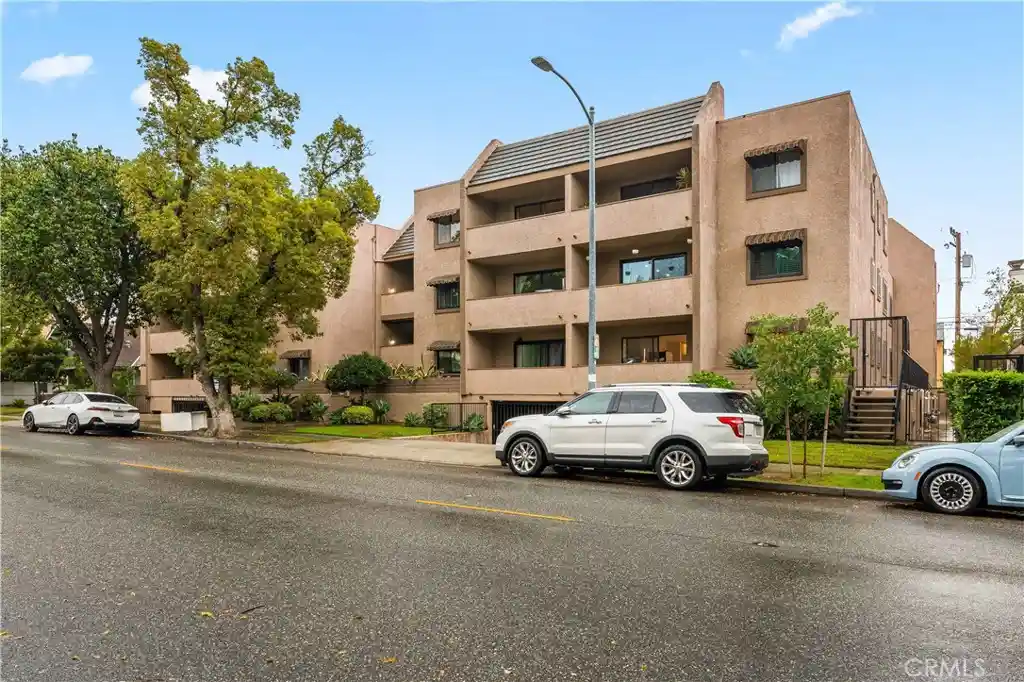 Condo for sale at 356 W California #23, Glendale, CA 91203 | MLS# GD26222316