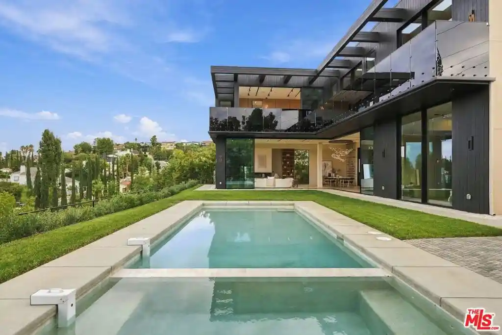 Photo 1 of Mansion for sale at 3801 Vista Linda Dr, Encino, CA 91316 | MLS# 26101861 | Listing updated on 2026-10-29
