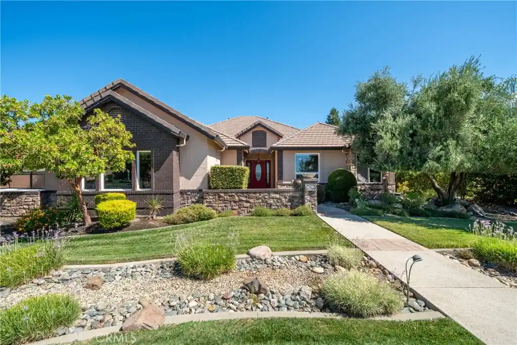 Single family home for sale at 863 Santa Cruz Dr, Redding, CA 96003 | MLS# SN26222362
