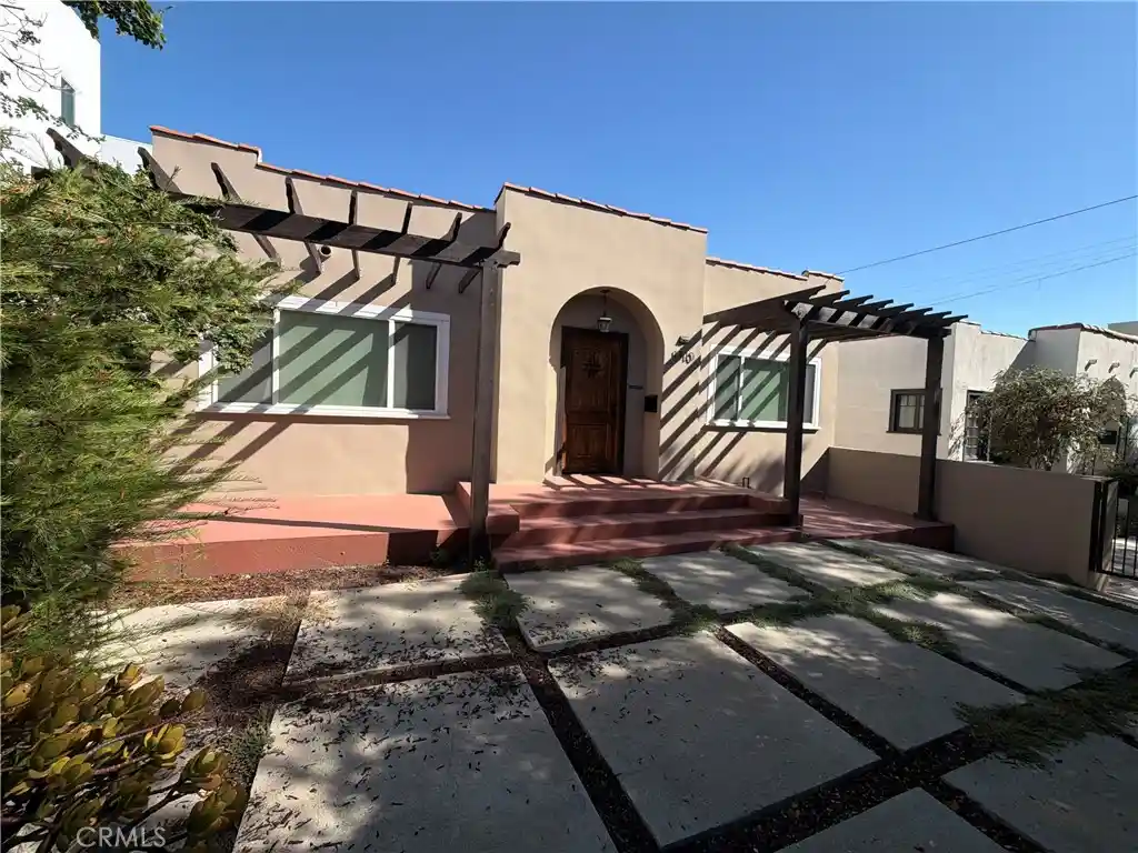 Single family home for sale at 1110 Queen Anne Pl, Los Angeles, CA 90019 | MLS# IV26222363