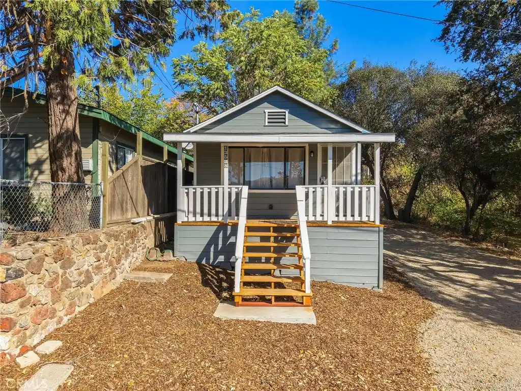 Single family home for sale at 13538 Arrowhead Rd, Clearlake, CA 95422 | MLS# LC26222412