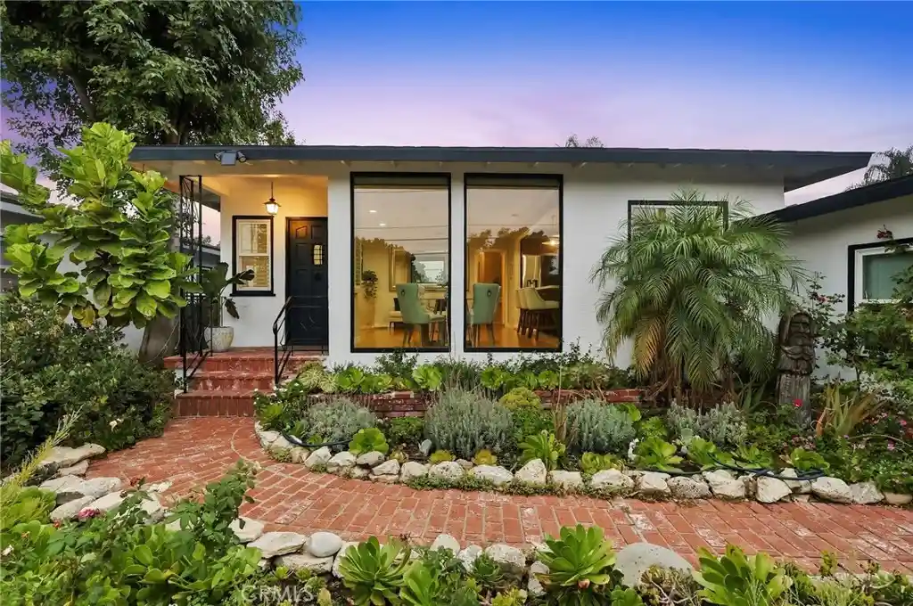 Photo 1 of Single family home for sale at 211 N Western Ave, San Pedro, CA 90732 | MLS# SB26222432 | Listing updated on 2026-10-14