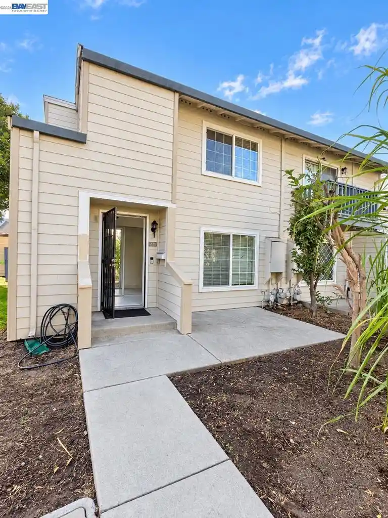 Townhouse for sale at 4208 Apollo Cir, Union City, CA 94587 | MLS# 41151086