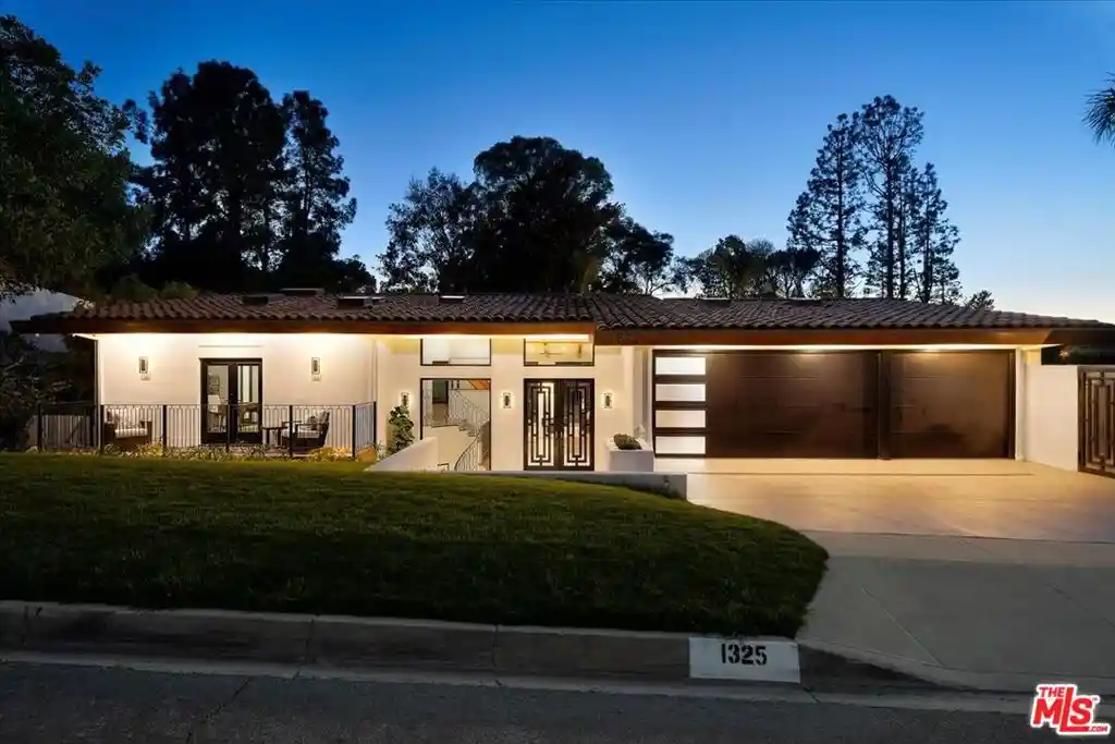 Photo 1 of Mansion for sale at 1325 Via Gabriel, Palos Verdes Estates, CA 90274 | MLS# 26101723 | Listing updated on 2026-10-21