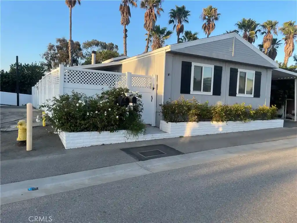 Photo 1 of Manufactured home for sale at 6233 E Sea Breeze Dr #17, Long Beach, CA 90803 | MLS# DW26220597 | Listing updated on 2026-10-14