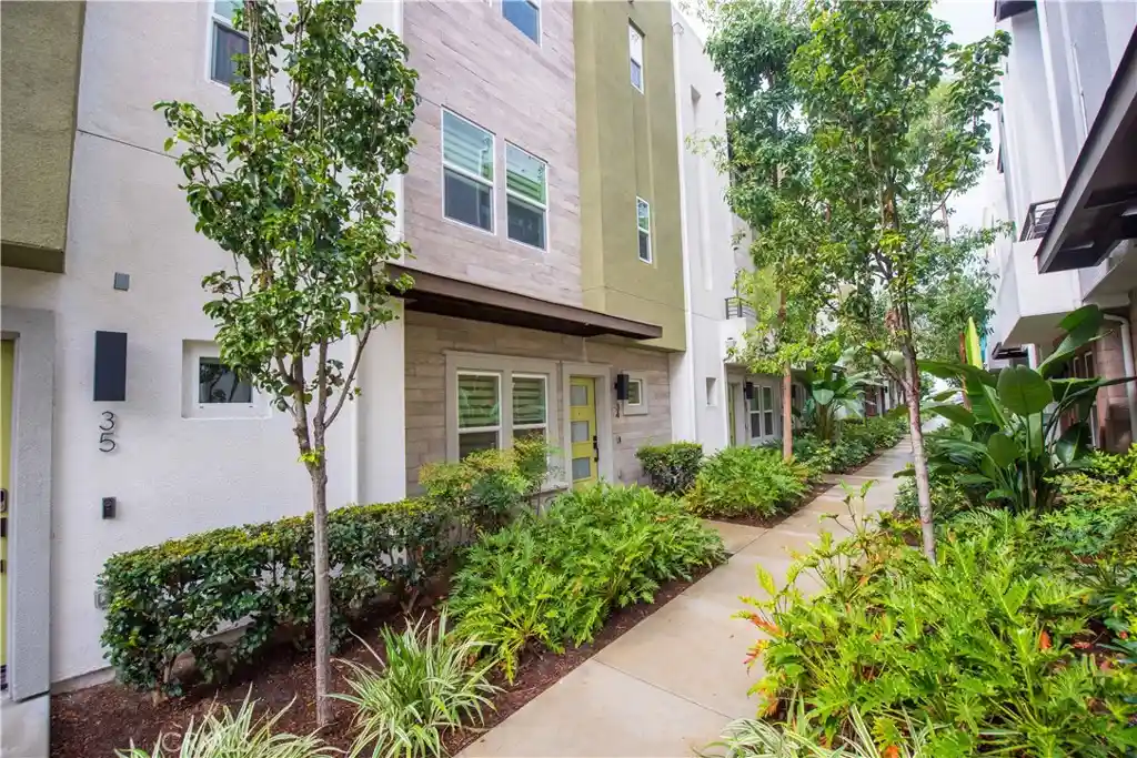 Photo 1 of Condo for sale at 923 E Mason Ln #34, Anaheim, CA 92805 | MLS# IG26213893 | Listing updated on 2026-10-25