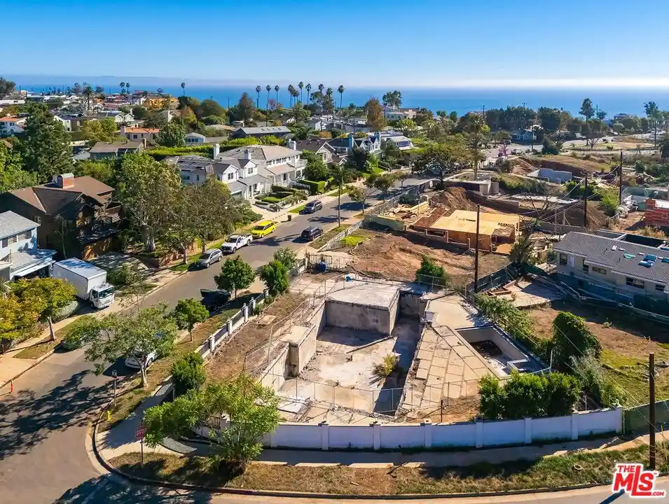 Photo 1 of Land for sale at 541 Almar Ave, Pacific Palisades, CA 90272 | MLS# 26102087 | Listing updated on 2026-10-22