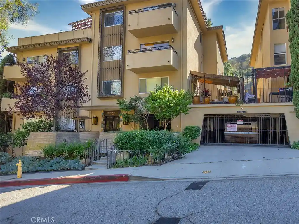 Condo for sale at 6724 Hillpark Dr #302, Los Angeles, CA 90068 | MLS# BB26170816