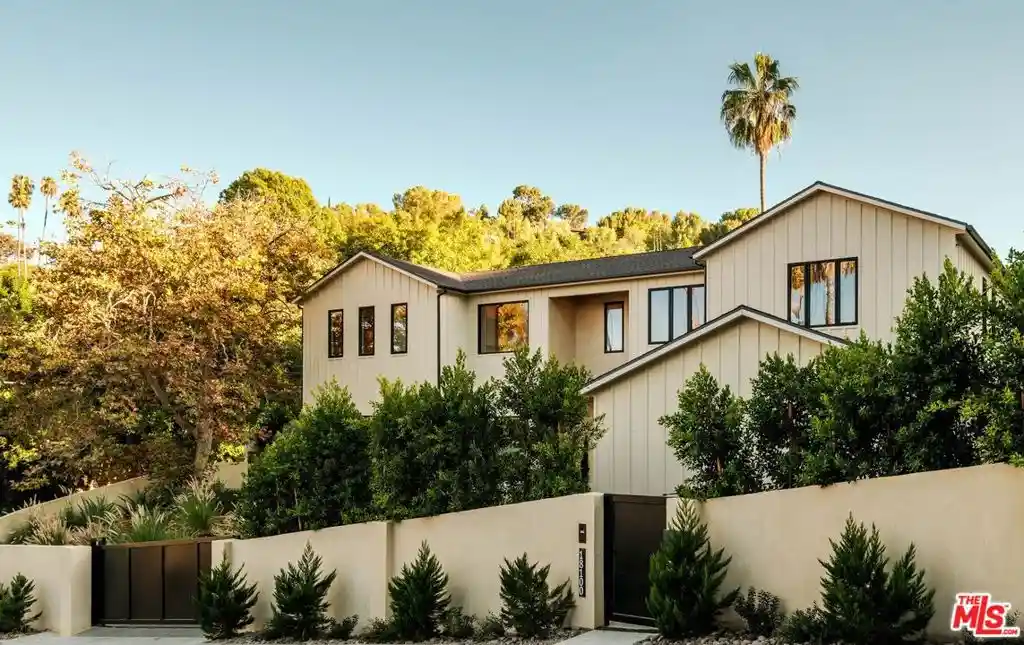 Photo 1 of Mansion for sale at 18100 Karen Dr, Tarzana, CA 91356 | MLS# 26102145 | Listing updated on 2026-10-22