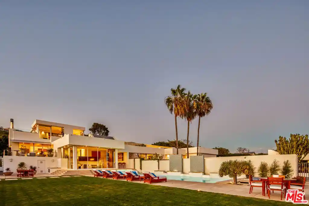 Photo 1 of Mansion for sale at 27549 Pacific Coast Hwy, Malibu, CA 90265 | MLS# 26101679 | Listing updated on 2026-10-27