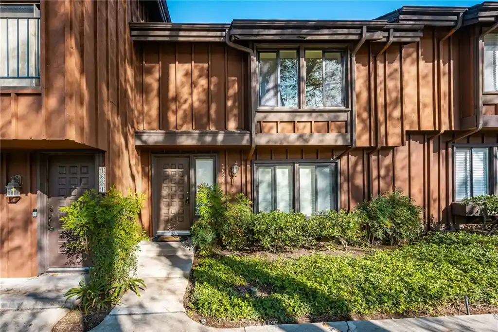 Townhouse for sale at 1629 Stonewood Ct, San Pedro, CA 90732 | MLS# OC26223287