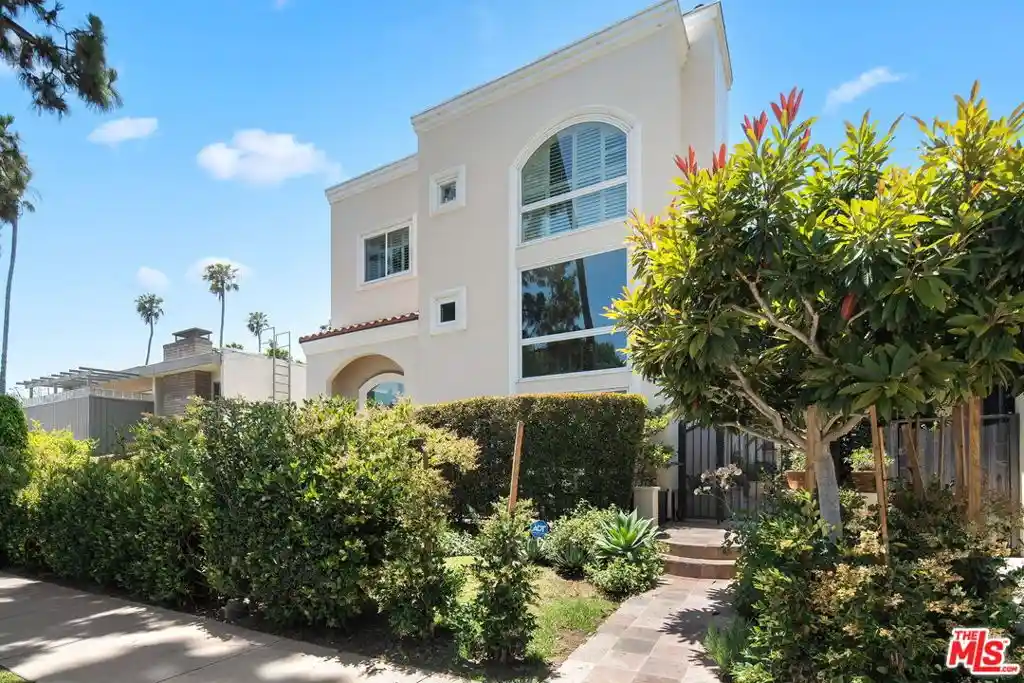 Townhouse for sale at 846 21st Street #1, Santa Monica, CA 90403 | MLS# 26102020