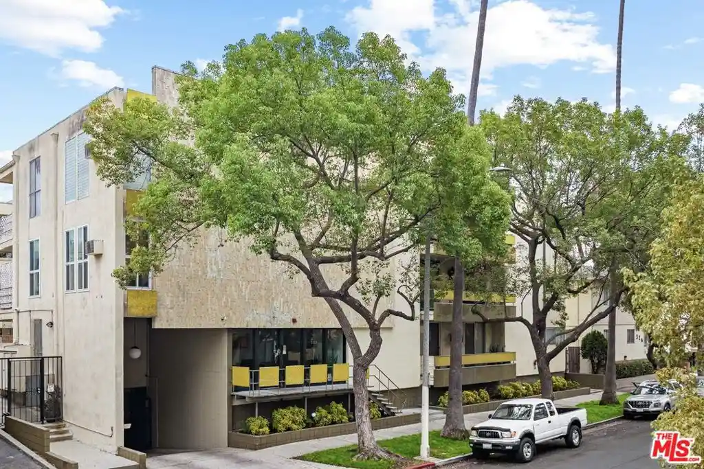 Condo for sale at 320 S Gramercy Pl #105, Los Angeles, CA 90020 | MLS# 26102257