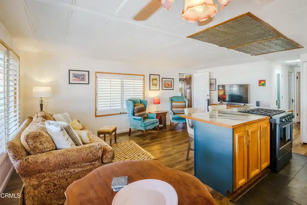 Manufactured home for sale at 1150 Ventura Blvd #16, Camarillo, CA 93010 | MLS# V1-39286