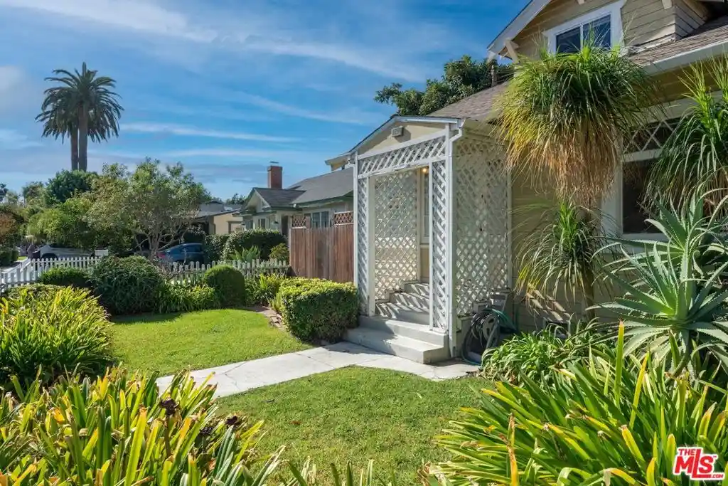 Photo 1 of Single family home for sale at 2421 Glyndon Ave, Venice, CA 90291 | MLS# 26101966 | Listing updated on 2026-10-23