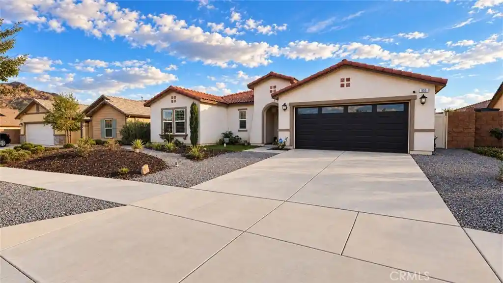 Single family home for sale at 553 Hedgewood, Hemet, CA 92543 | MLS# RS26223634