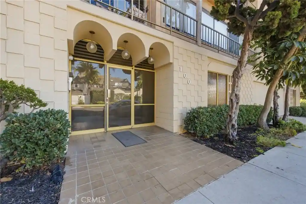 Photo 1 of Condo for sale at 100 Loma #301, Long Beach, CA 90803 | MLS# TR26222298 | Listing updated on 2026-10-16