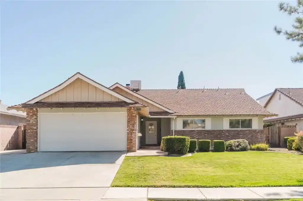 Photo 1 of Single family home for sale at 534 W Ave J10, Lancaster, CA 93534 | MLS# SR26223003 | Listing updated on 2026-10-29
