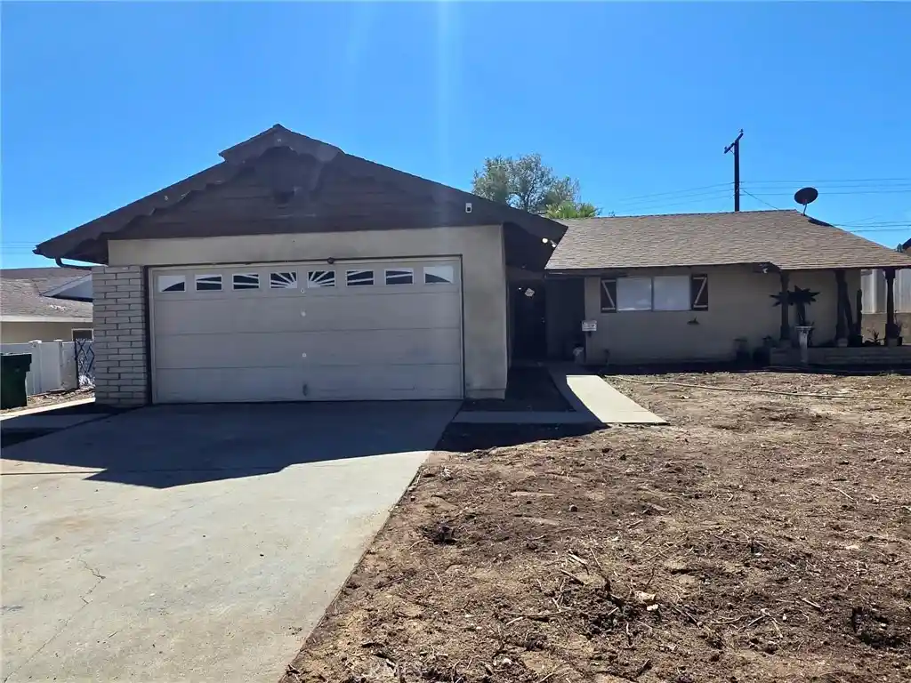 Photo 1 of Single family home for sale at 992 W Hoffer, Banning, CA 92220 | MLS# PW26224279 | Listing updated on 2026-10-16