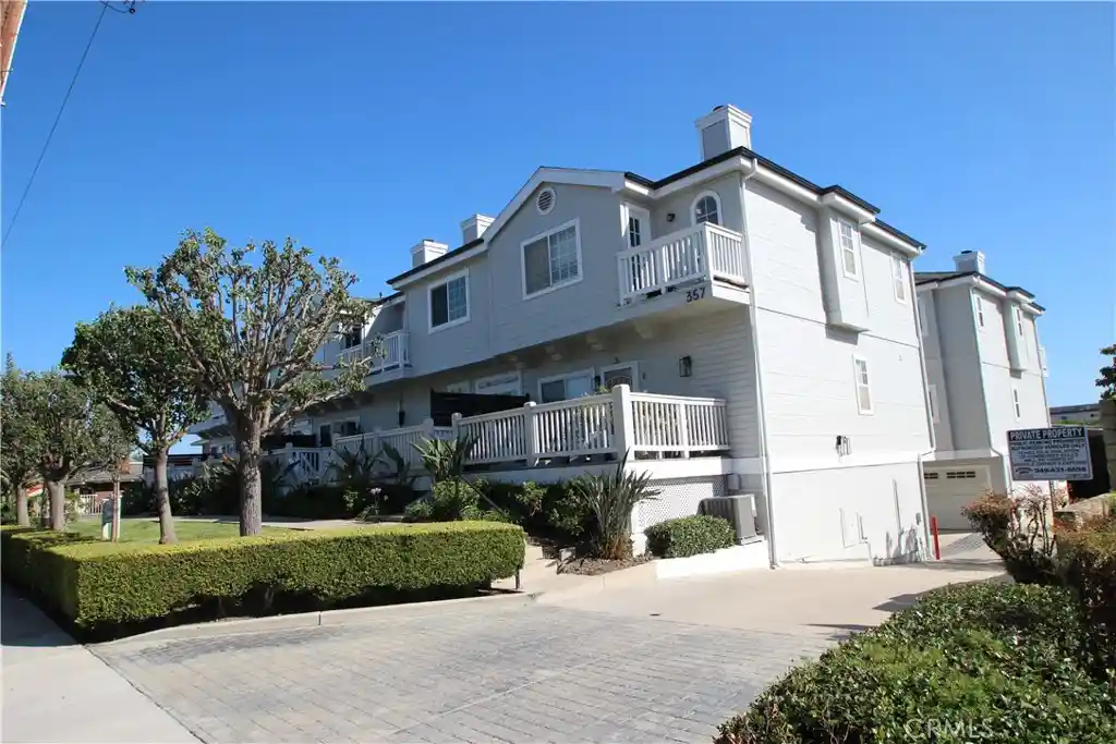 Condo for sale at 357 W Wilson #D, Costa Mesa, CA 92627 | MLS# OC26212619