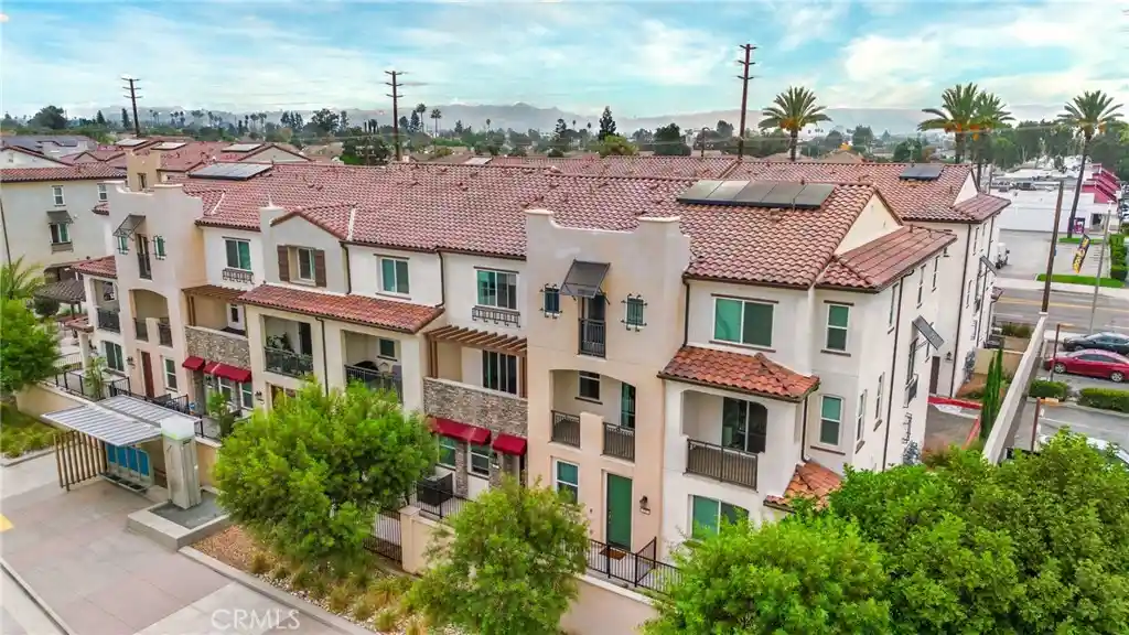 Townhouse for sale at 125 Dove Lndg, Covina, CA 91722 | MLS# IG26224557