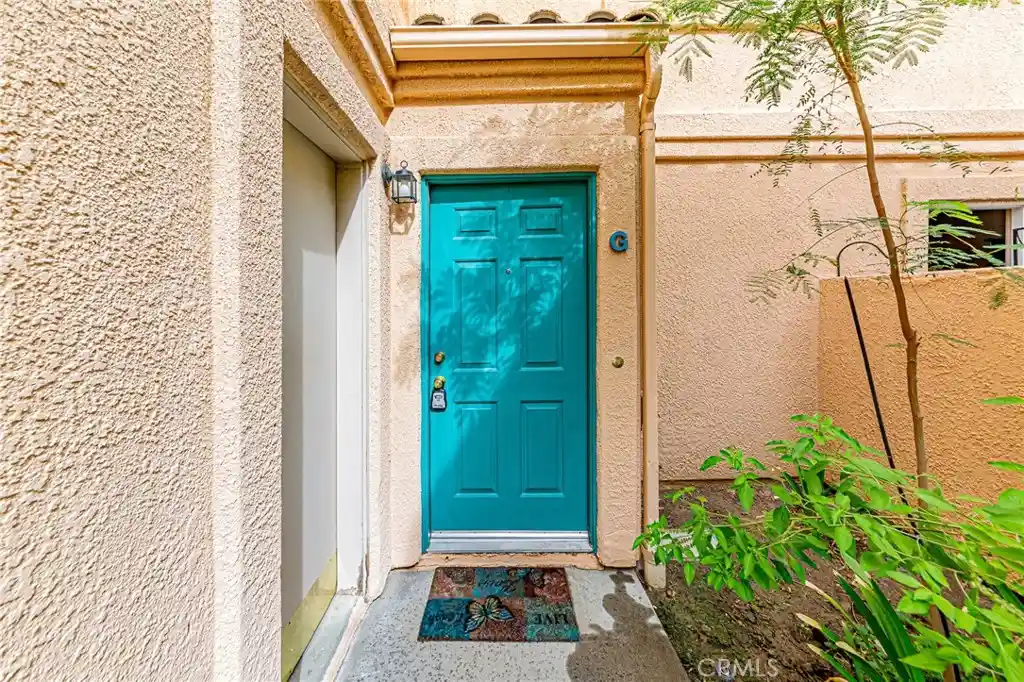Townhouse for sale at 18862 Vista Del Canon #G, Newhall, CA 91321 | MLS# SR26223883