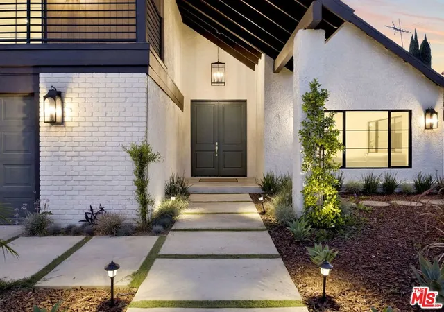 Photo 2 of Single family home for sale at 8815 Sari Ave, Northridge, CA 91343 | MLS# 26102639 | Listing updated on 2026-10-30