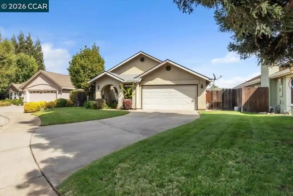 Single family home for sale at 861 Vista Verano Ct, Oakdale, CA 95361 | MLS# 41151443