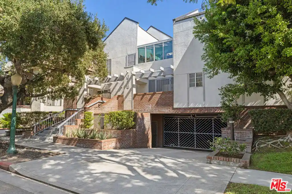 Listing Photo 1 - Condo for sale in 618 N Howard St located at 618 N Howard St, Glendale, CA 91206 - Unit #221