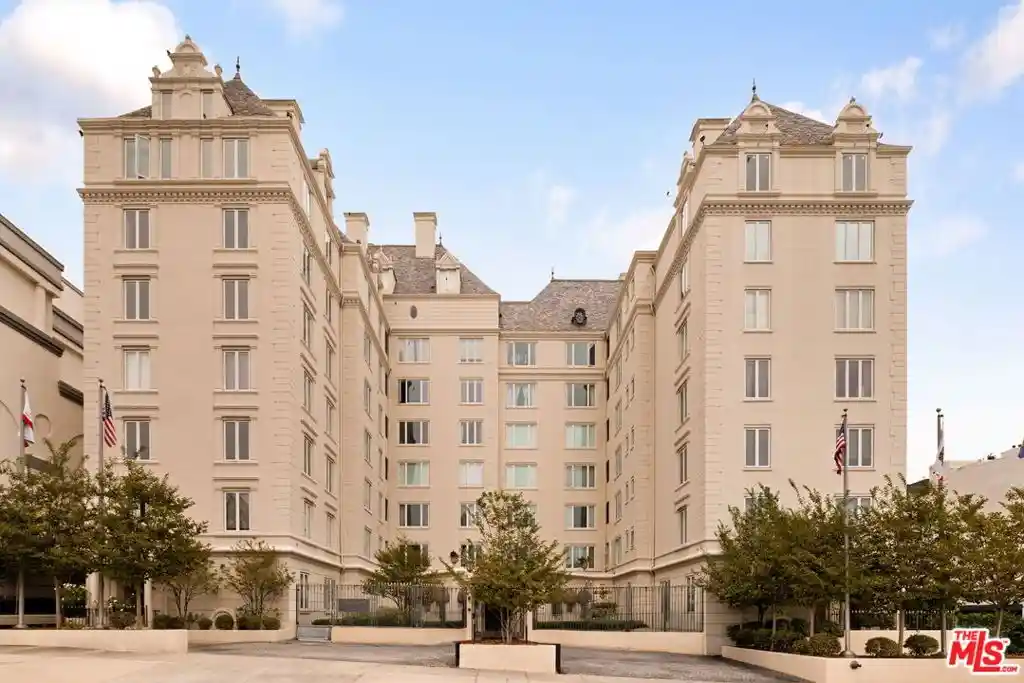 Listing Photo 1 - Condo for sale in 1424 N Crescent Hts Blvd located at 1424 N Crescent Hts Blvd, West Hollywood, CA 90046 - Unit #50