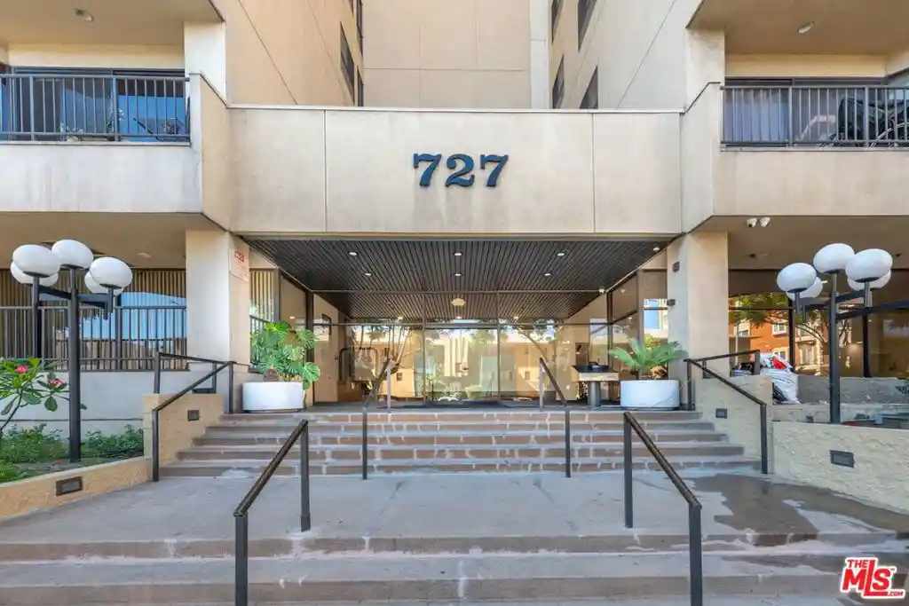 Condo for sale at 727 S Ardmore Ave #108, Los Angeles, CA 90005 | MLS# 26102625