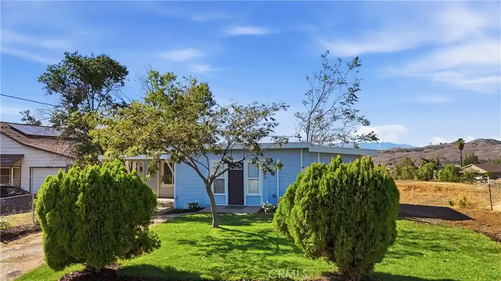 Single family home for sale at 33520 Washington Dr, Yucaipa, CA 92399 | MLS# TR26224604