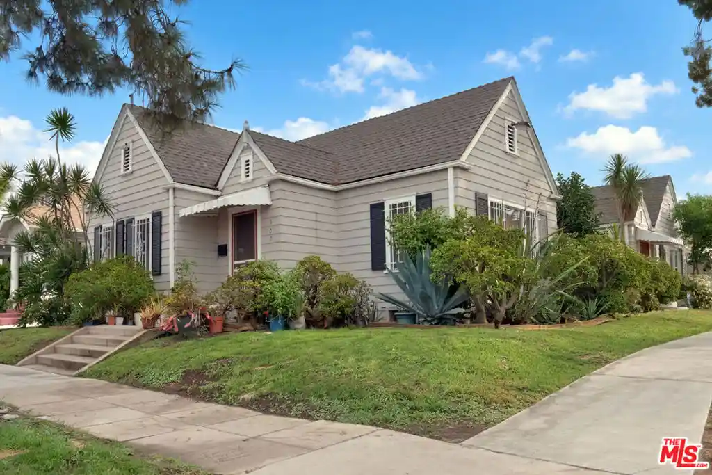 Multi family home for sale at 500 N Windsor Blvd, Los Angeles, CA 90004 | MLS# 26102545