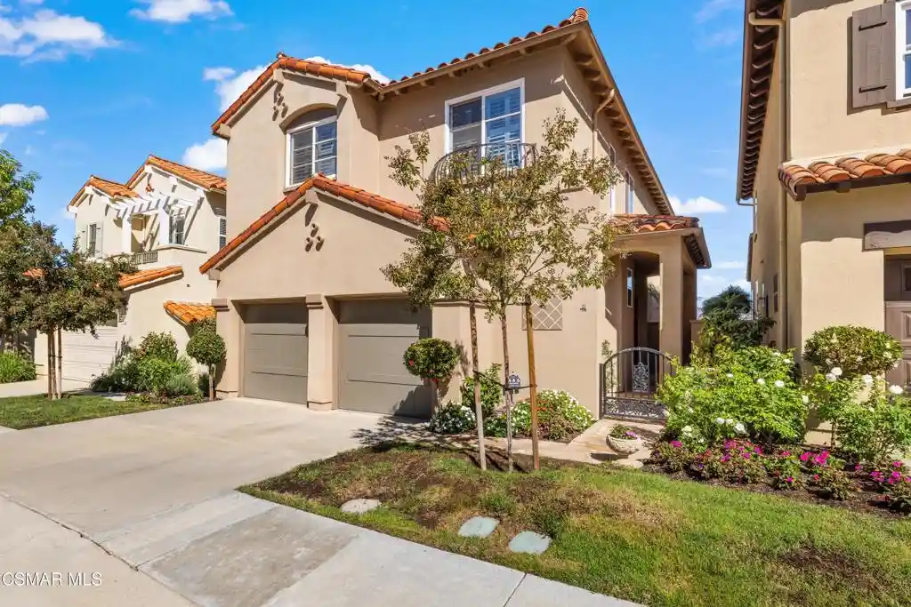 Condo for sale at 927 Corte Augusta, Camarillo, CA 93010 | MLS# 226004926