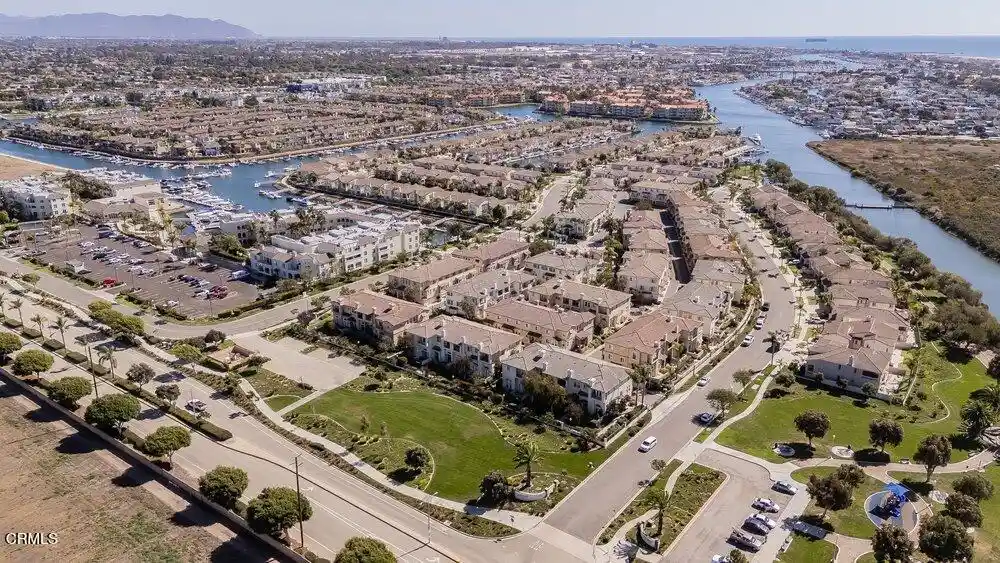 Condo for sale at 1212 Bayside Cir, Oxnard, CA 93035 | MLS# V1-39319