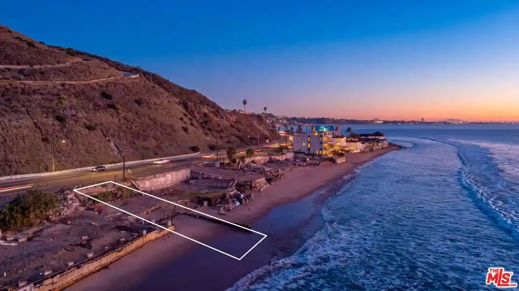 Photo 1 of Land for sale at 18912 Pacific Coast Hwy, Malibu, CA 90265 | MLS# 26102443 | Listing updated on 2026-10-24