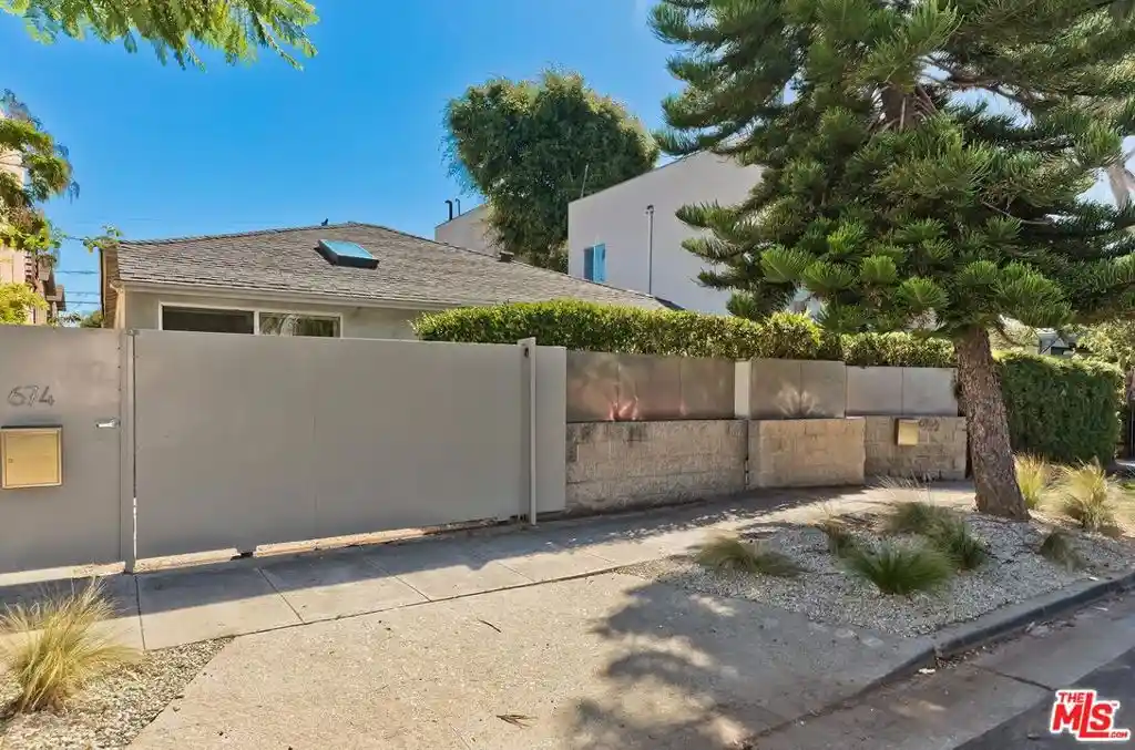 Photo 1 of Single family home for sale at 674 San Juan Ave, Venice, CA 90291 | MLS# 26102478 | Listing updated on 2026-10-24