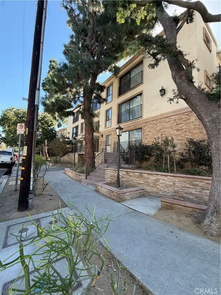 Condo for sale at 15344 Weddington, Sherman Oaks, CA 91411 | MLS# TR26224220