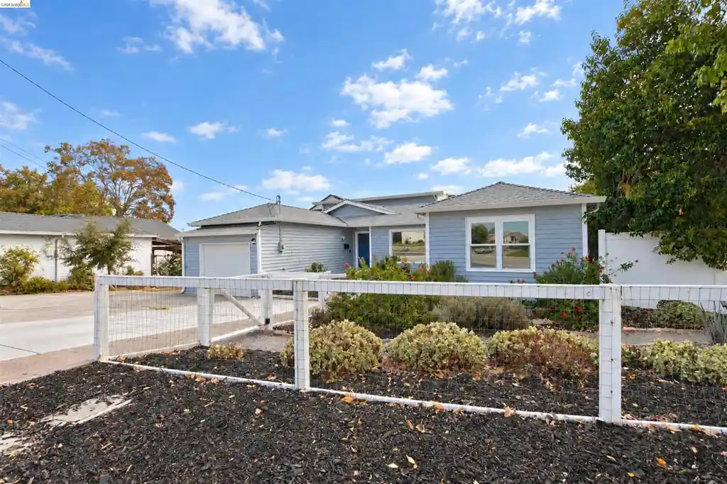 Single family home for sale at 115 Roslyn Dr, Concord, CA 94518 | MLS# 41151521
