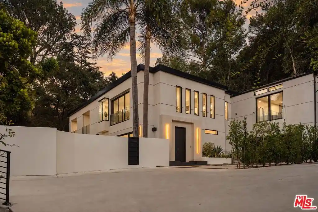 Photo 1 of Mansion for sale at 3208 Oakley Dr, Los Angeles, CA 90068 | MLS# 26102738 | Listing updated on 2026-10-24