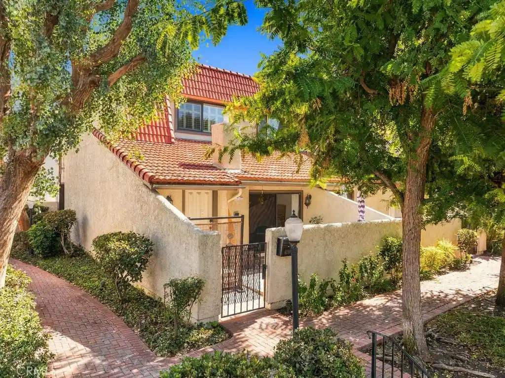 Condo for sale at 6226 1/2 Shoup, Woodland Hills, CA 91367 | MLS# OC26224414