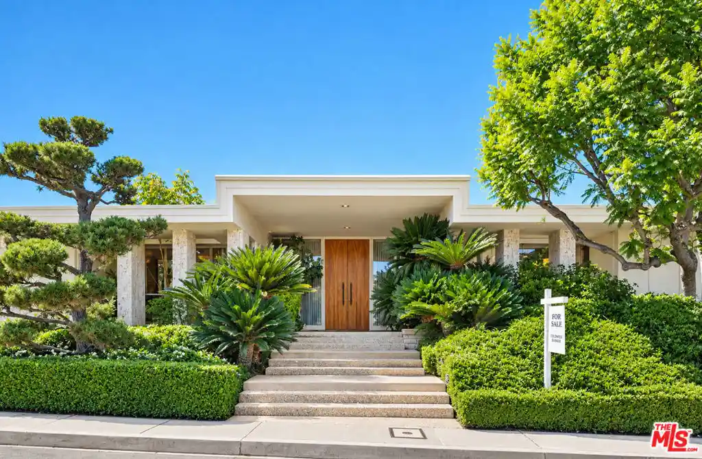 Photo 1 of Single family home for sale at 3031 Elvido Dr, Los Angeles, CA 90049 | MLS# 26102452 | Listing updated on 2026-10-24