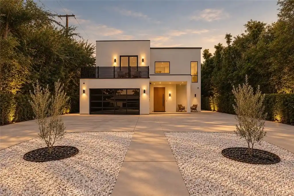 Photo 1 of Single family home for sale at 22816 Erwin, Woodland Hills, CA 91367 | MLS# SR26223343 | Listing updated on 2026-10-25