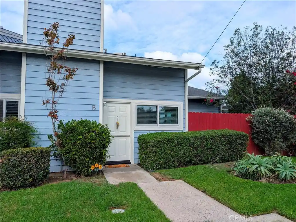 Townhouse for sale at 2302 Elden, Costa Mesa, CA 92627 | MLS# NP26222413