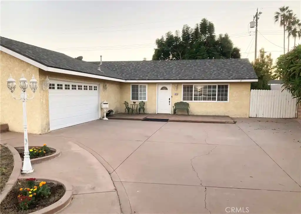 Single family home for sale at 1273 Elsinor Ave, Ventura, CA 93004 | MLS# AR26224814