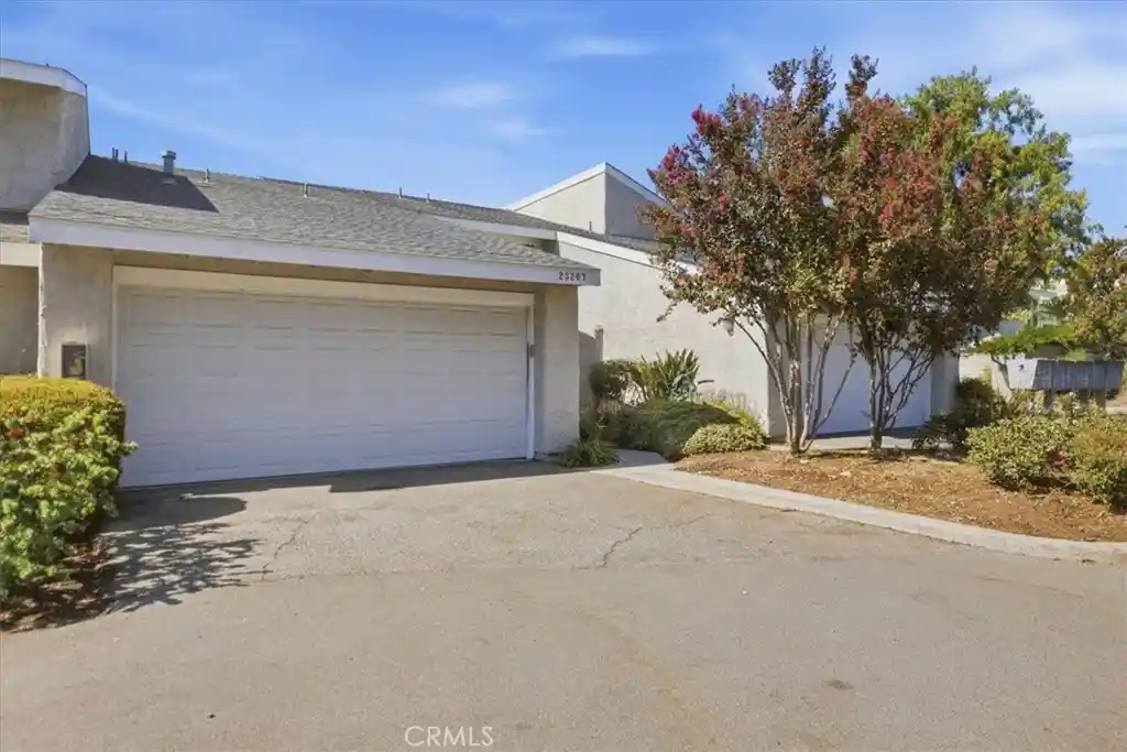 Townhouse for sale at 23207 Kimmore, Valencia, CA 91355 | MLS# DW26225149
